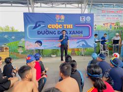 Cuộc thi bơi cho các em học sinh trong chiến dịch hè