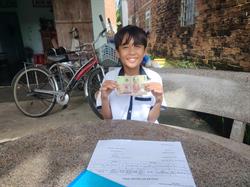 Hỗ trợ học bổng hàng tháng cho học sinh có hoàn cảnh khó khăn