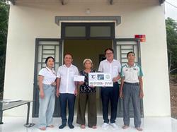 Hỗ trợ xây nhà tình thương cho các hộ khó khăn